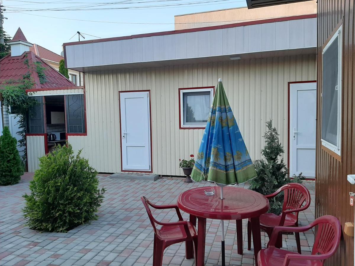 Mini Hotel Уютный Дворик Odessa Exterior foto