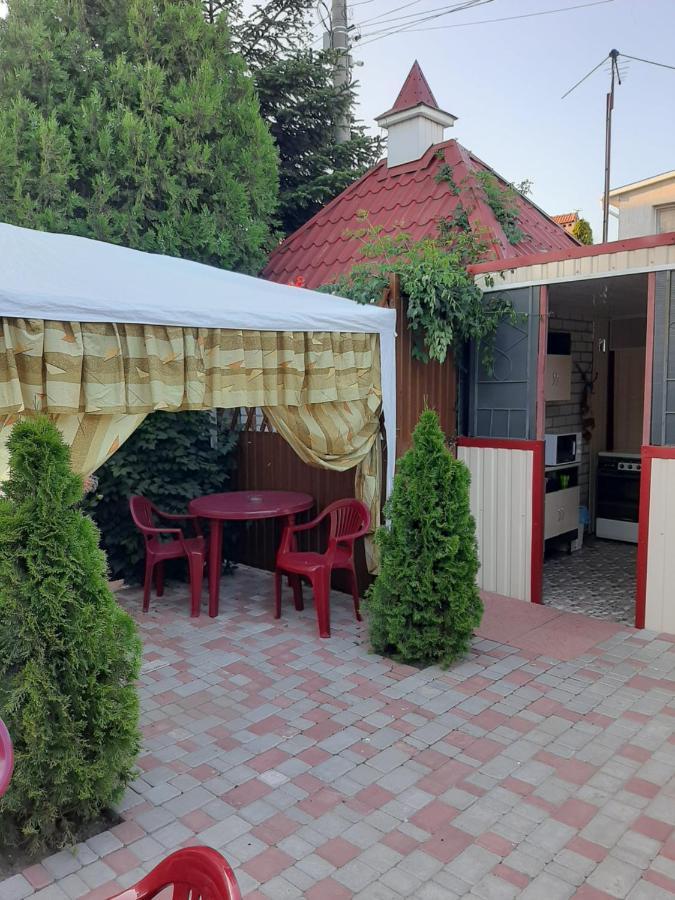 Mini Hotel Уютный Дворик Odessa Exterior foto