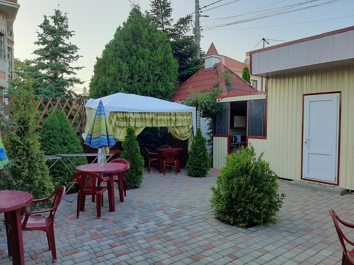 Mini Hotel Уютный Дворик Odessa Exterior foto