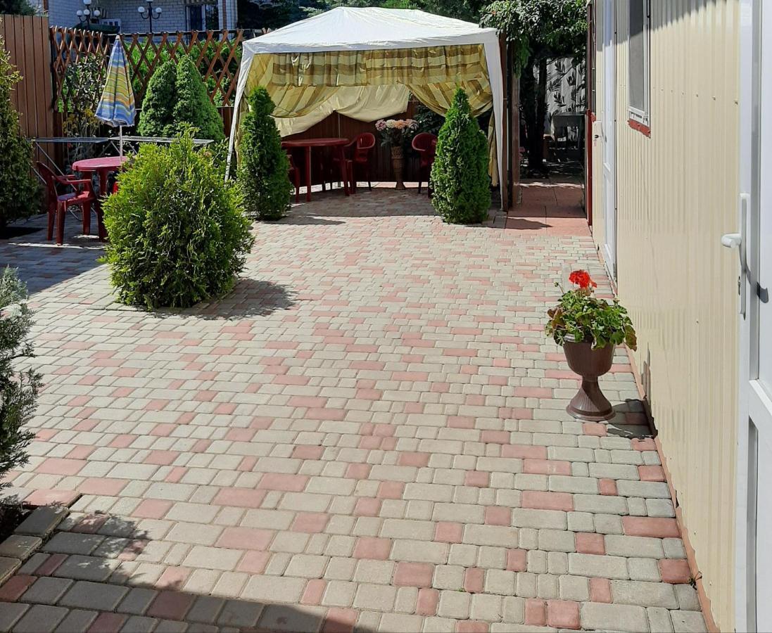 Mini Hotel Уютный Дворик Odessa Exterior foto