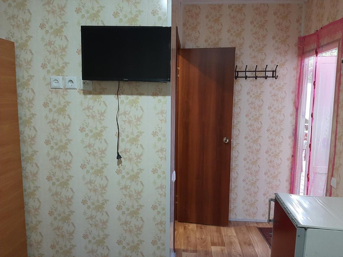Mini Hotel Уютный Дворик Odessa Exterior foto